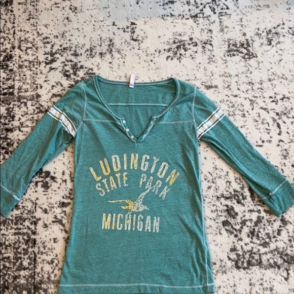 Tops - 🌻Ludington, MI Top🌻